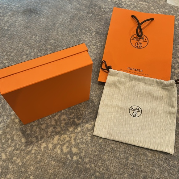 HERMÈS BOX, DUST BAG, AND SHOPPING BAG - Picture 9 of 9